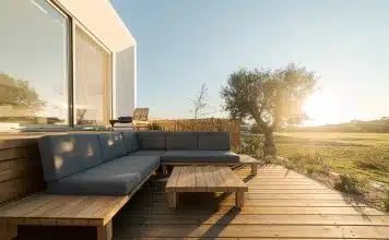 Comment entretenir une terrasse en palettes ?