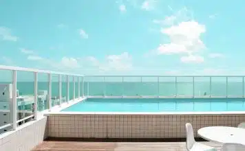 Comment entourer une piscine ?